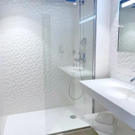 Hotel Brit Piscine & - Fougeres