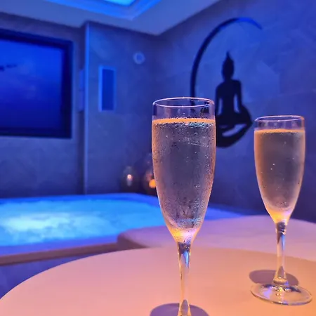 Brit Piscine & - Fougeres Hotel Lecousse