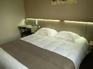Brit Piscine & - Fougeres Hotel 3*