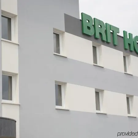 Brit Piscine & - Fougeres Hotel 3*