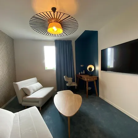 Hotel Brit Piscine & - Fougeres Lecousse