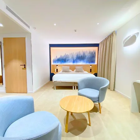 Brit Piscine & - Fougeres Hotel 3*